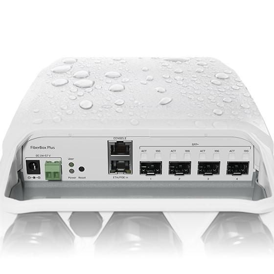 MikroTik FiberBox Plus CRS305-1G-4S+OUT MikroTik FiberBox Plus CRS305-1G-4S+OUT – zunanje 10G stikalo