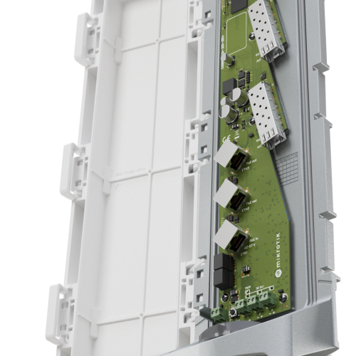MikroTik GPERx6 MikroTik GPERx6 – razdelilnik hibridne optične in napajalne povezave