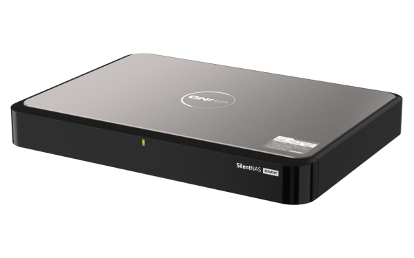 QNAP NAS HS-264-8G QNAP HS-264-8G – tih domači NAS z dvojnim HDMI 2.0 4K izhodom